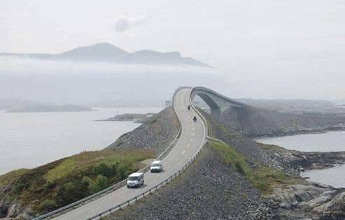 全球最"恐怖"的公路, 路的一半消失在空中, 设计师脑洞真大