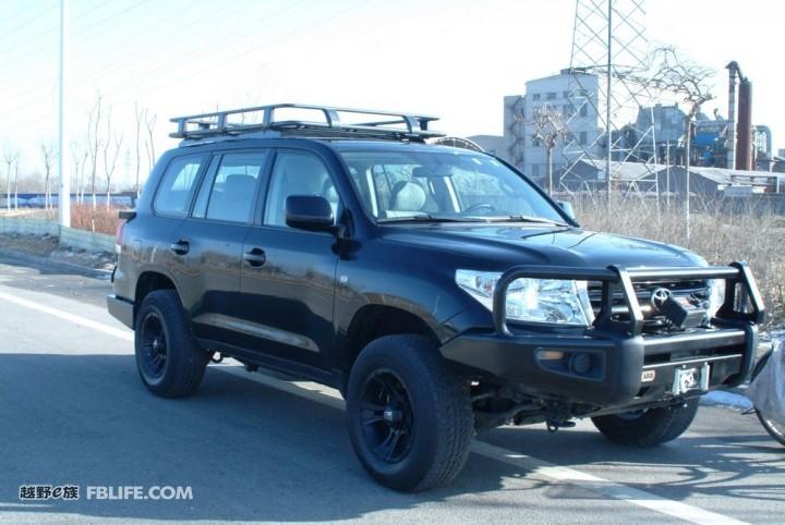 lc200手动挡原车中后锁d4d柴油arb杠顶筐沃恩绞盘改装作业