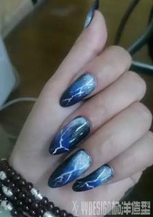 闪电美甲