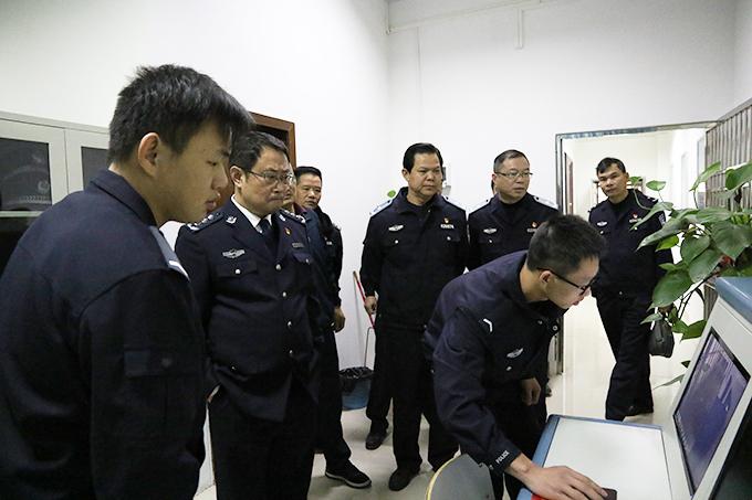广西警察学院领导检查春节期间校园安全保卫工作