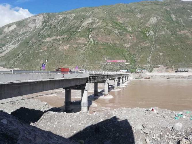 新建的金沙江大桥