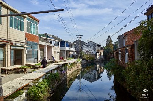 许舍属于无锡市滨湖区雪浪街道许舍社区,位于无锡南部的丘陵地带,军嶂