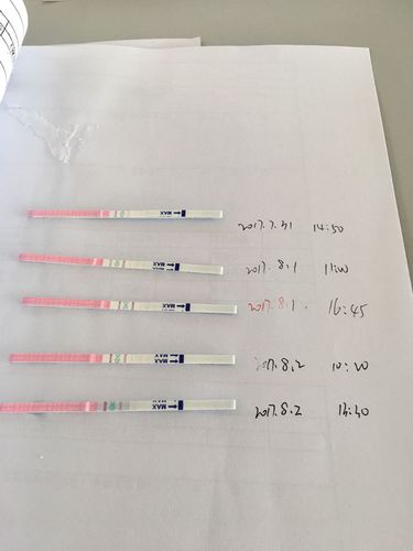 大卫排卵试纸测试的结果,大家帮忙看看是不是强阳转弱