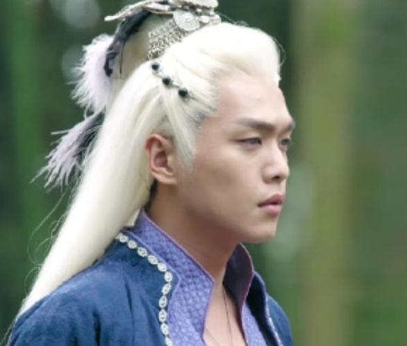 男星"白发"造型,扛住王一博,逃过张若昀,却为任嘉伦动心了!