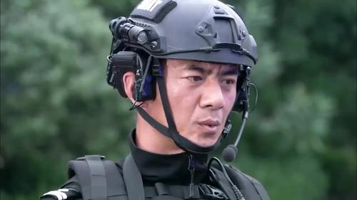 特警力量:熊三不相信飞虎用亲身女儿当人质,不料龙飞虎如假包换