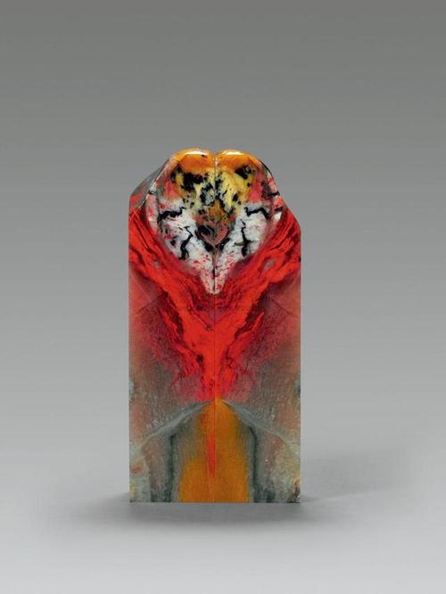 昌化鸡血石的收藏种类有原石,印石,雕件,把玩件等,品种多种多样,收藏