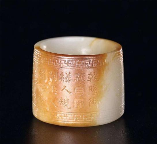 乾隆的七世孙,手戴上亿大扳指,专家劝其上交,他这样回答