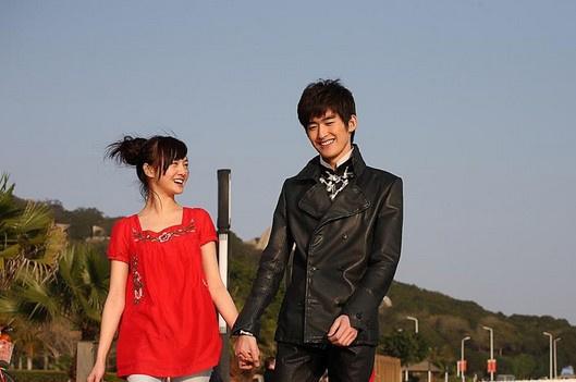 张翰晒与郑爽合影秀恩爱 盘点两人昔日亲密照