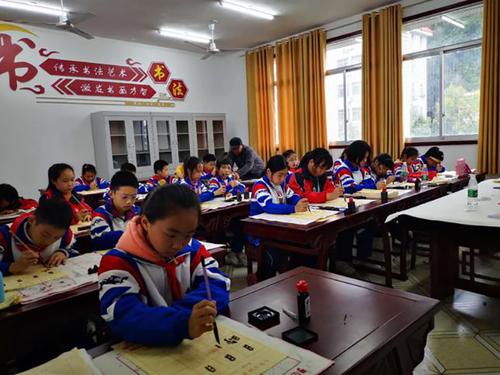 伴着细雨绵绵,10月15日,16日,长沙市天心区仰天湖桂花坪小学选派四位