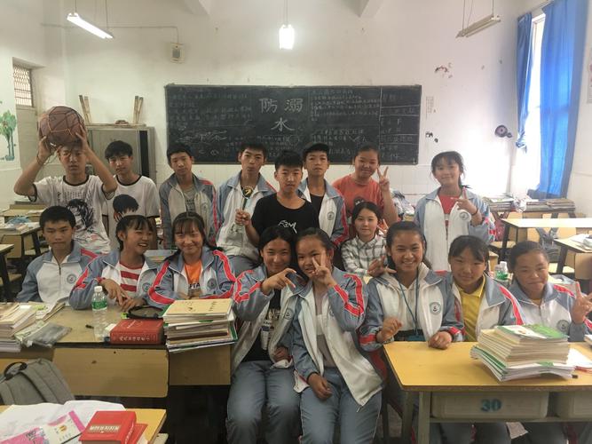 苍山西镇初级中学五.四篮球赛颁奖仪式