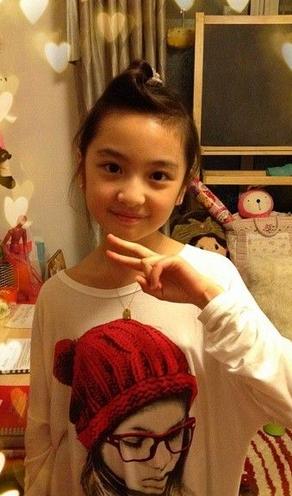 小学6年级的标准东方女生倩丽图片