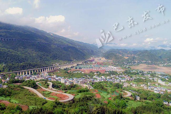 喜讯!郑万高铁巴东段控制性工程平阳坝多线特大桥全桥贯通