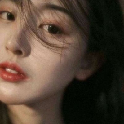 好看的半张脸的女生头像高清图片