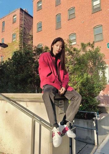 19岁欧阳娜娜告诉我们:这些春日穿搭,谁穿谁好看!