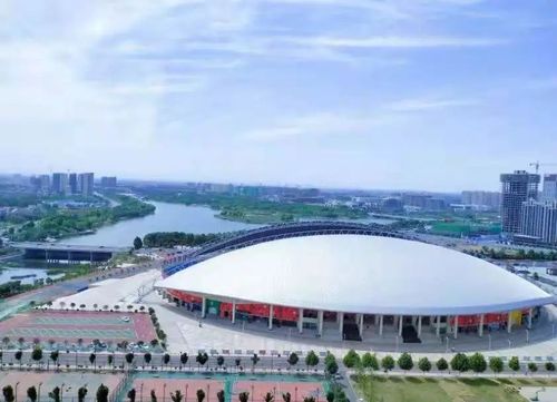 综合训练馆设计中体现"以人为本"的理念,建筑外观塑造体育力与美的