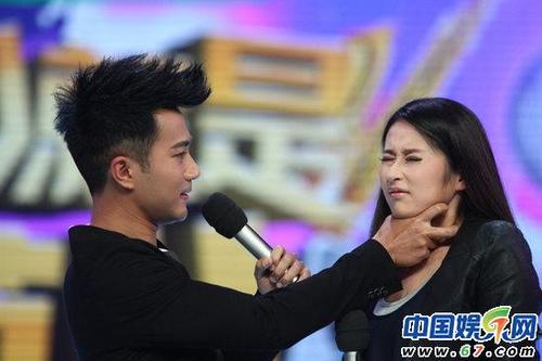 刘恺威做客《快乐大本营》掐颖儿谢娜脖子(组图)