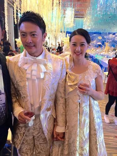 【婚嫁】印小天大婚 娇妻婚纱掩孕肚