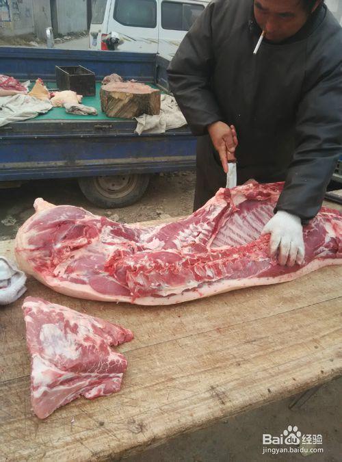 如何把大猪剁成猪肉块
