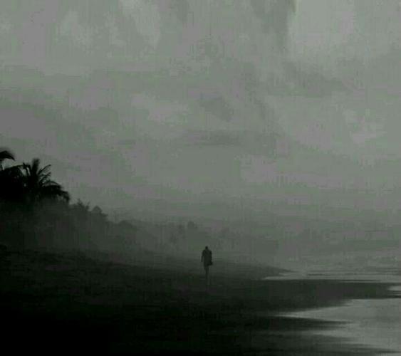 一年来,不知多少次的回忆和你在一起的点点滴滴,独自悲伤或者苦涩的笑