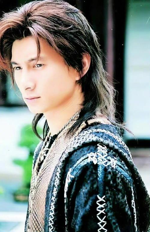 吴奇隆 再现萧十一郎经典造型,古装长发策马奔腾