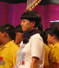 是不是"金龟子"刘纯燕那样的发型啊?应该叫锅盖头