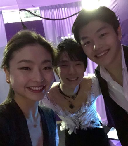 男单冠军羽生结弦化身合影帝,女单冠亚军扎吉托娃,梅德韦杰娃等群星