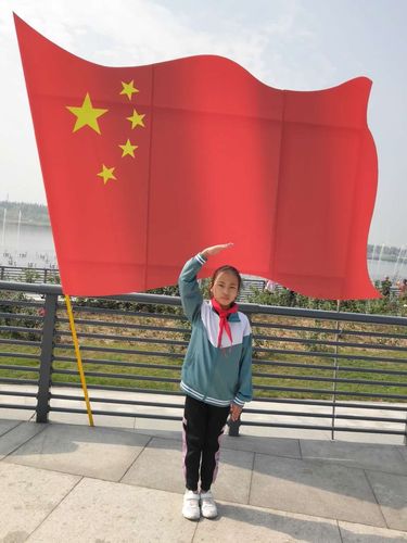 潘南小学北校区晨曦中队——梦想小队之向国旗敬礼
