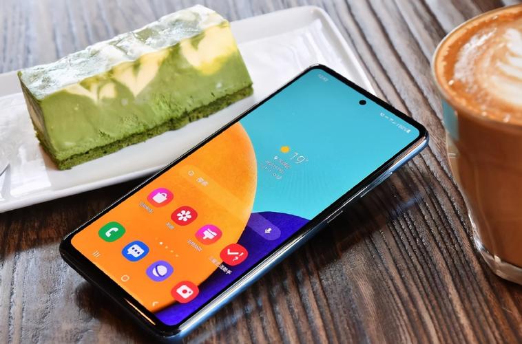 这次在三星galaxy a52 5g同样运用了大胆靓丽的配色,一口气推出了香芋