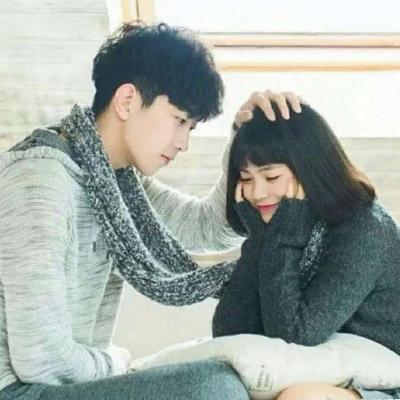 情侣头像摸头一人一半