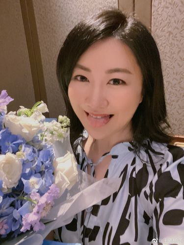 上海电视台美女主播杨蕾被曝吃相一脸错愕!离婚后生活