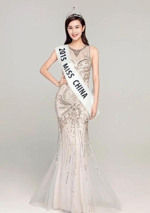 出生于安徽,2015年11月12日,袁璐荣获第65届世界小姐中国区总决赛冠军