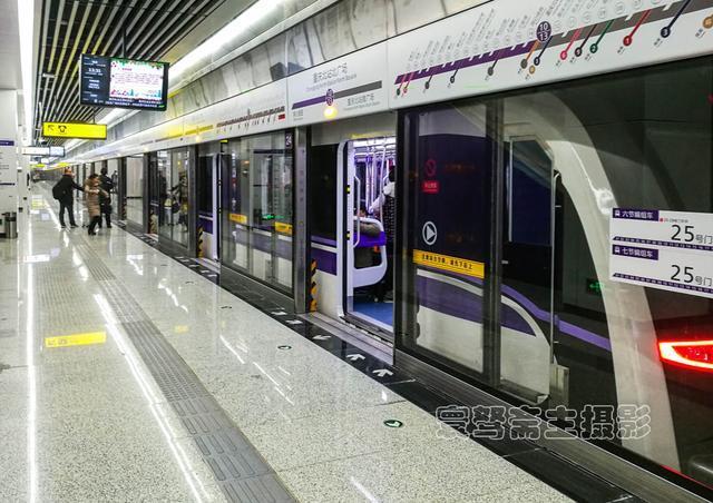 今天重庆地铁10号线试运营,从机场t3航站楼到高铁站只