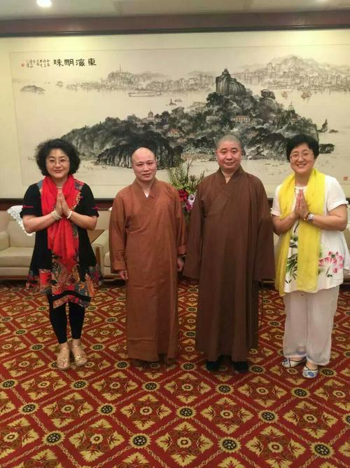 2016.5与则悟法师,悟实法师,姐姐在南普陀寺