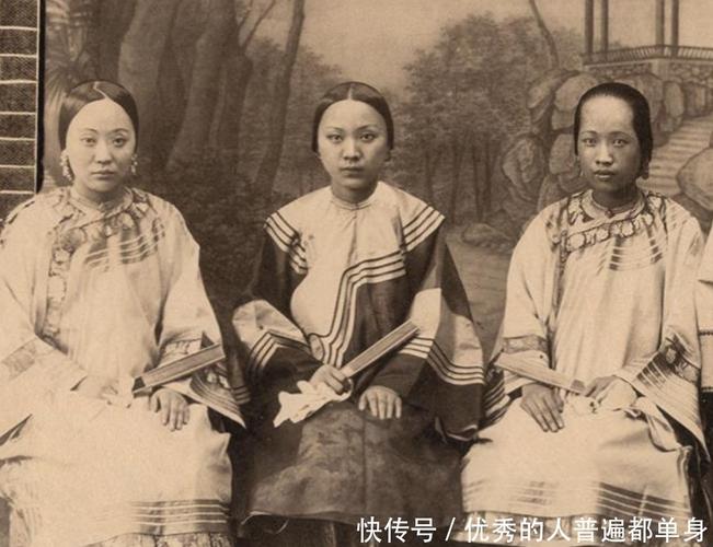 清朝女子到底有多美?眉目端正如画,身材窈窕玲珑多姿!
