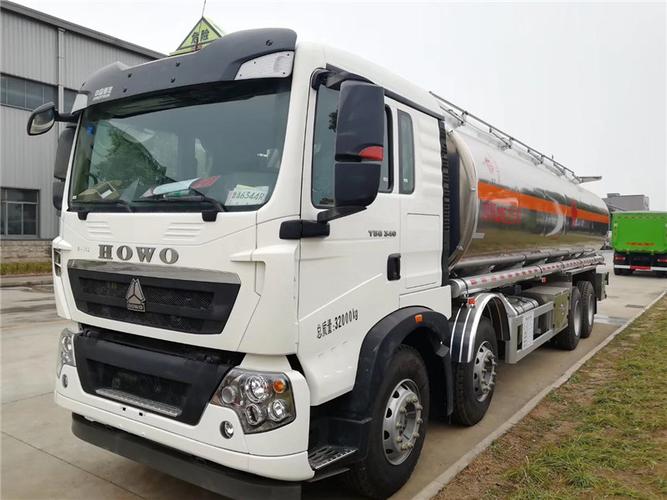 重汽豪沃前四后八铝合金油罐车