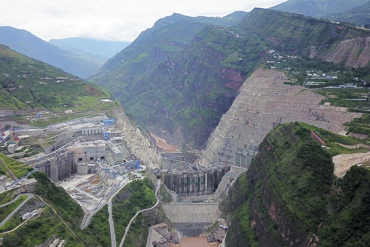 白鹤滩水电站加紧施工建设