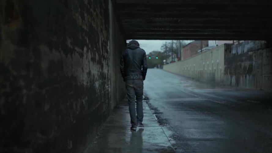 一个人孤独的行走