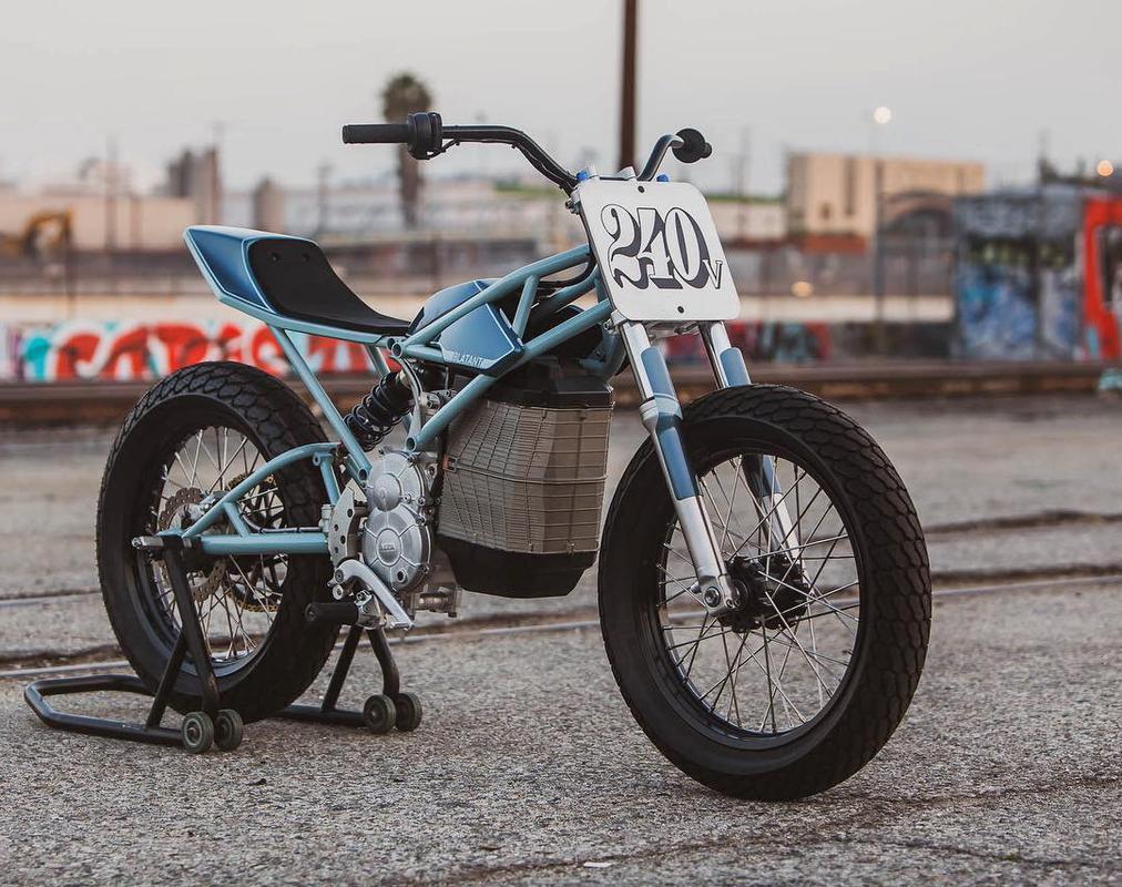 少了些声浪却少不了肾上腺素,blatant moto电动摩托车