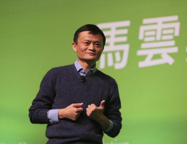 马云登上首富之位后,去了2个国家演讲被夸赞,网友:面子十足