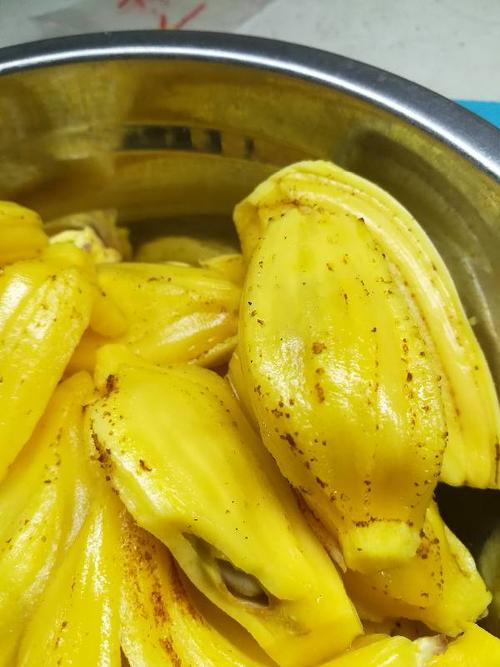 木菠萝里面有别凸起的小黑点,是什么,能吃吗