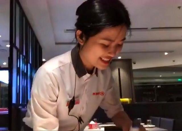 电竞诗人王多多醉酒直播 模仿表演把海底捞服务员逗笑