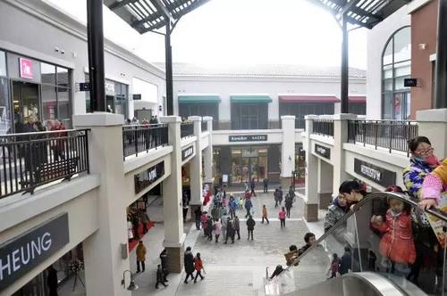 秦汉新城王府井赛特奥莱·机场店昨日盛大开业