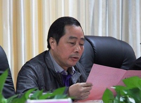 副州长刘晓春,凯里市副市长涂刚分别代表黔东南州人民政府和凯里市