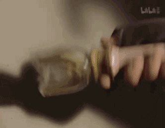 他10岁时已经拥有5个迪迦的神光棒,当年他习惯每晚去村口空旷的广场