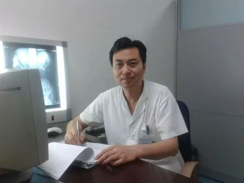 罗力  