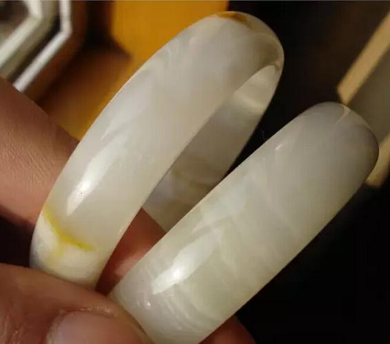 区别和田玉与玻璃