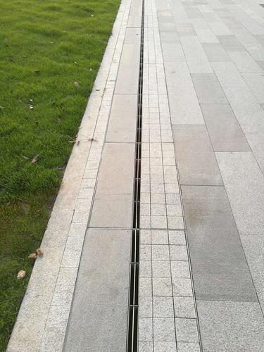 排水明沟1.不锈钢槽结合石材定制,非缝隙式排水沟