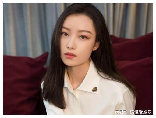 倪妮近照引争议,头发太短遭吐槽,简单妆容面部无光