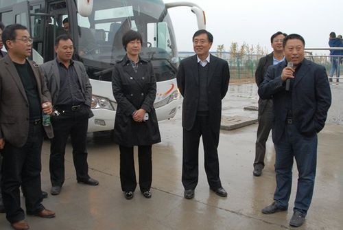 新疆哈密党政考察团来我县考察农业产业化发展情况