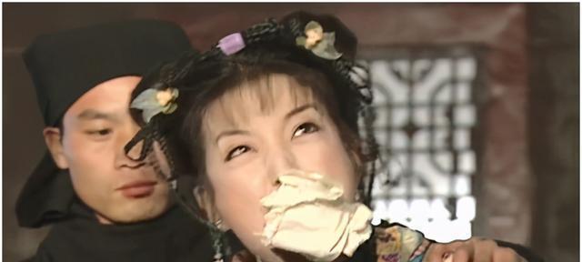 鹿鼎记开播张一山被绑架嘴里像含块豆腐唐艺昕的美甲亮了